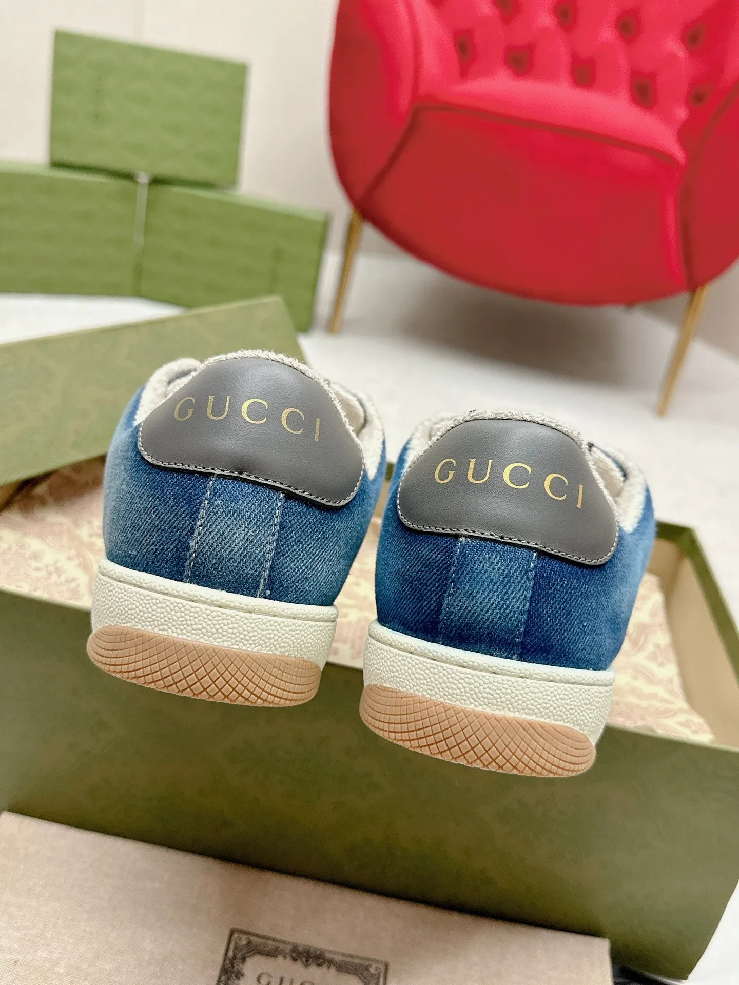 👟👟Ex-factory price 560👟👟 Men’s size +10 Gucci——purchased version GG series distressed dirty shoes-hot style is coming! 9 times out of 10 sales, you will definitely get the money. Ready stock! Spot goods! Spot goods! New colors added - the ultimate version on the market! Purchase the original version and develop it... fabric, material, outsole, and details can be compared at will! Open-mold Swarovski one-to-one replica rhinestone chain...Metal cherry pendant...Metal double G crystal cylindrical mark...Gucci original customized narrow webbing...Super flash series - flash diamond chain. The cherry decoration is detachable and can be changed into two to match with each other to show your personality. Exclusive color-brushed cowhide fabric. Hand-made distressed is very textured and has a sense of luxury! The details of the workmanship can be seen in the drawings, and no line is missed. The original terry cloth is delicate, soft and more comfortable and breathable. The privately stamped two-color original TPU outsole (lower layer is wider, upper layer is narrower). Matching packaging⭐️ Size: Female 35-40 Male 39-44 (Female 41 Male 45 customized)